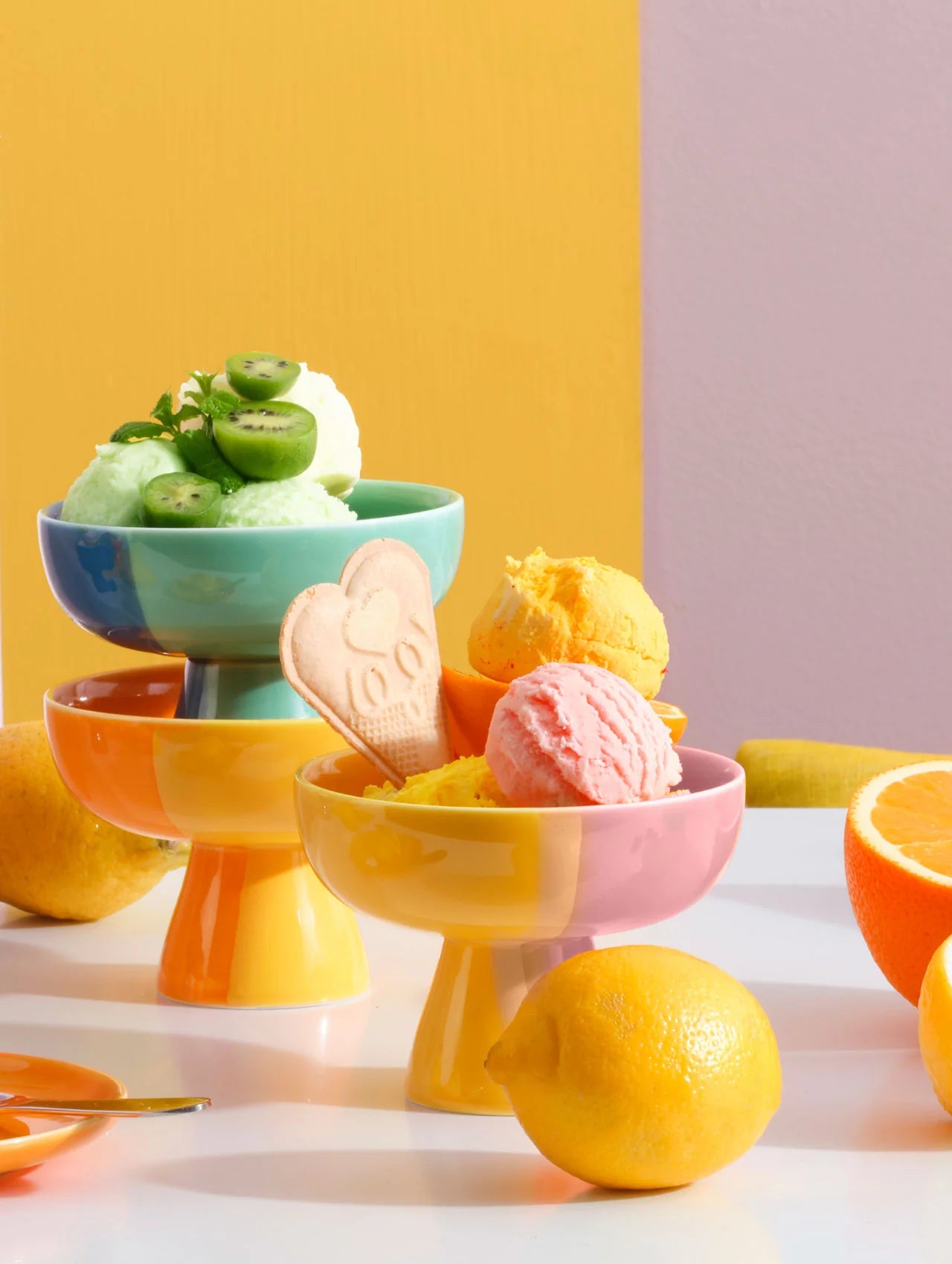 Schale auf Fuss passion fruit smoothie