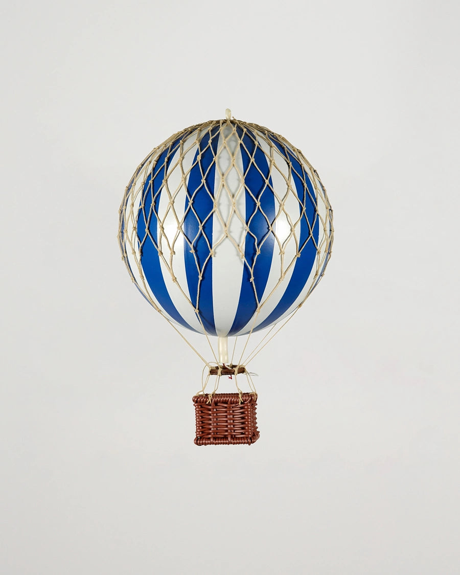 Floating The Skies, Blue white